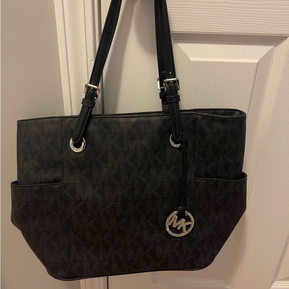 Michael Kors tote. Only used a handful of times
